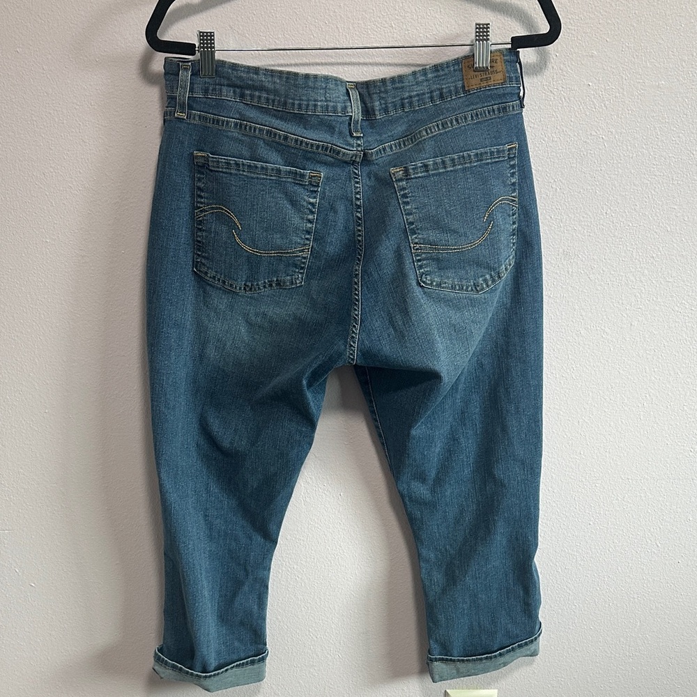 Signature by Levi Strauss Faded Blue Cropped Jeans - Picture 8 of 12